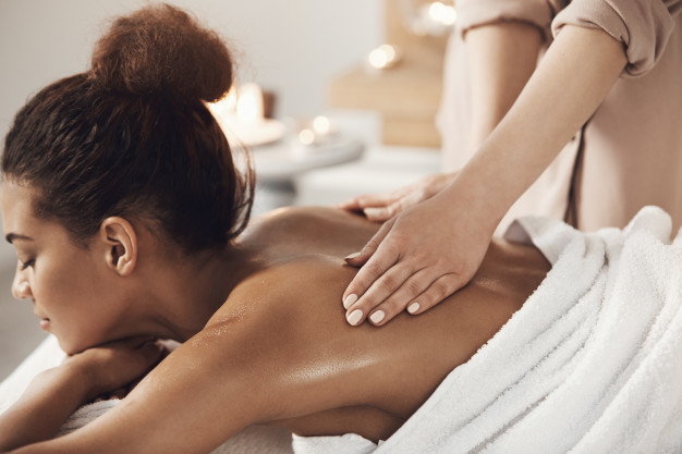 Massagens: como ganhar dinheiro com elas?