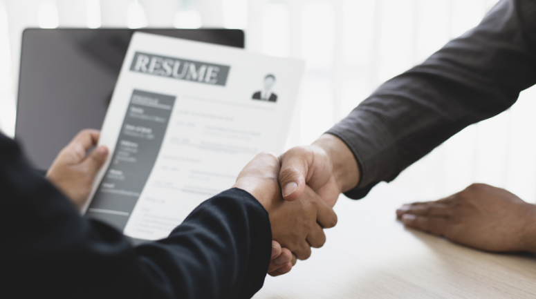 O inglês ainda é um diferencial para conseguir emprego?